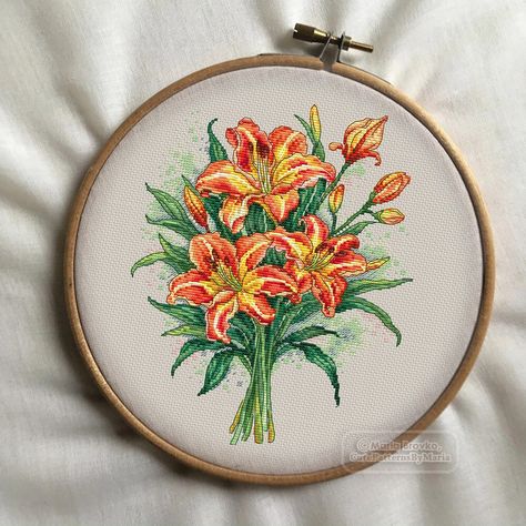 Cross Stitch Pattern Orange Daylily Bouquet DMC Chart Printable PDF Instant Download - Etsy.de Calla Lily Cross Stitch Pattern, Lily Cross Stitch, Dmc Thread, Color Chart, Cross Stitch Pattern, Cross Stitch Embroidery, Instant Download Etsy, Pdf Pattern, Stitch Pattern