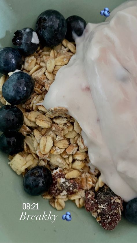 Muesli with blueberries Breakfast Instagram Story, Muesli Breakfast, Instagram Story Idea, Insightful Quotes, Snapchat Stories, Eat Healthy, Instagram Story Ideas, Blueberries, Matcha