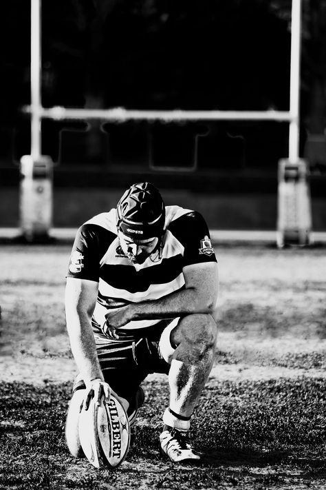 The rugby player by Carolina Martinez Rugby Wallpaper Iphone, Photo Rugby, Rugby Photography, Rugby Wallpaper, Rugby Workout, Rugby Pictures, Rugby Art, Rugby Training, Rugby Boys