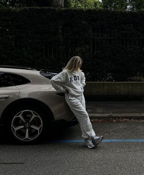 Car Photo Poses Women, Pose With Car Woman, Photo Pose With Car, Poses With Cars Women, Photoshoot With Car Ideas, New Car Poses Photo Ideas, Car Posing Photo Ideas, Car Poses For Women, Poses With Car Woman