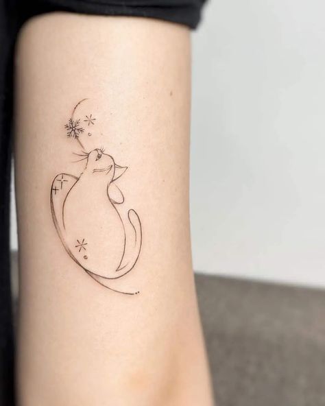 Fineline Cat Tattoo, Line Cat Tattoo, Cat Outline Tattoo, Tattoo Ideas Simple, Cat Tattoo Ideas, Parent Tattoos, Cat Outline, Cat Tattoo Designs, Cowgirl Art