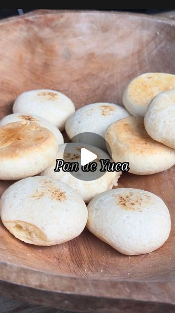 Matias Barriga Chiariello on Instagram: "Pan de yuca 👌🏽🤩 Una receta fácil y deliciosa 😍 Prueba hacerla y estoy seguro que te va a encantar 👌🏽 Ingredientes: - Queso Mozarella 500gr - Huevo - Almidón yuca 500gr - Sal - Leche 1/2 taza - Polvo Hornear . . #pandeyuca #yuca #recetas #receta #recetafaciles #criollo #chef #comida" Coconut Milk Recipes, Brazilian Food, Flower Food, January 15, Milk Recipes, Favorite Food, Coconut Milk, Feta, Flour