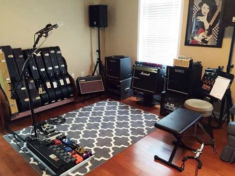 Setting Up An Ideal Guitar Practice Space - Guitar Gear Finder Guitar Hanging Ideas, Basement Music Room, Room Aesthetic Grunge, Guitar Case Storage, Home Music Studio Ideas, Room Aesthetic Dark, Practice Room, Guitar Studio, Home Recording Studio Setup