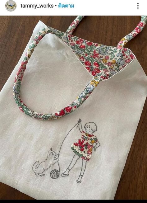 Desain Tote Bag, Handmade Fabric Bags, Diy Bag Designs, Diy Bags Patterns, Tote Bags Sewing, Pola Sulam, Embroidery Bags, Diy Tote Bag, Small Sewing Projects