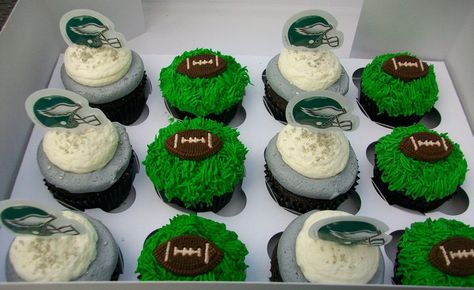 Eagles Cupcakes Chelsea Cupcakes, Eagles Cupcakes, Football First Birthday, Superbowl Desserts, Sports Cake, Football Watch Party, Cupcakes Ideas, Baking Decorating, Sport Cakes