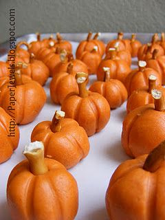 Peanut Butter Pumpkin, Mini Pretzels, Halloween Treats Easy, Halloween Goodies, Halloween Treat, Fall Treats, Halloween Recipes, Halloween Boo, Creamy Peanut Butter