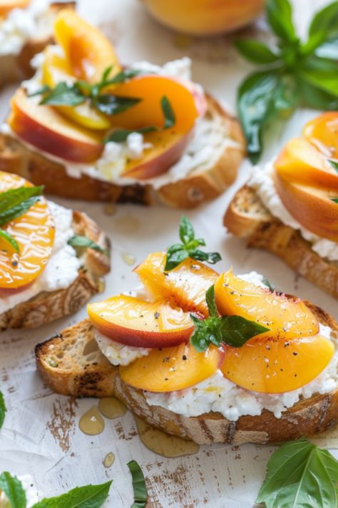 Peach Bruschetta with Honey and Ricotta Peach Baguette Appetizer, Fresh Peach Appetizers, Peach Appetizer Recipes, Ricotta Bruschetta Recipe, Late Summer Appetizers, Peach Appetizers For Party, Baguette Toppings, Peach Recipes Savory, Baguette Appetizers