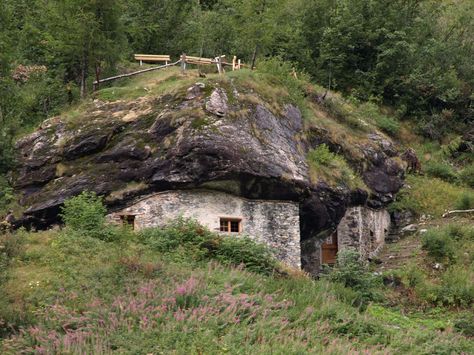 We called this the mushroom house. Location Vallee d'Aoste in Italy House Built Into Rock, Rock Houses, House Location, Rock House, Stone Cottages, Natural Homes, Cave House, Medieval Houses, Mushroom House