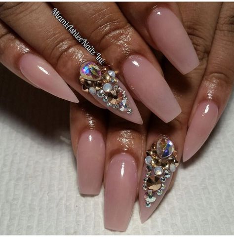 Sassy Nails, Fantasy Nails, Acrylic Nails Coffin Pink, Almond Acrylic Nails, Bling Nails, Pretty Acrylic Nails, Dope Nails, Best Acrylic Nails, Gold Nails