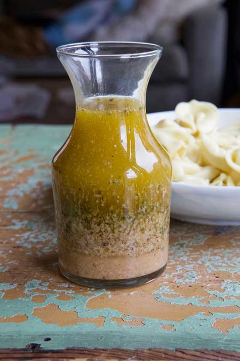 Honey Salad Dressing Recipe, Honey Salad Dressing, Italian Vinaigrette, Italian Dressing Recipes, Vinaigrette Dressing Recipe, Homemade Italian Dressing, Marinated Vegetables, Pasta Salad Dressing, Easy Salad Dressing