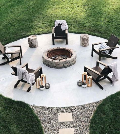 Round Concrete Patio, Best Fire Pit, Backyard Fire Pit Ideas, Backyard Firepit Area, Diy Fire Pit Ideas, Outdoor Fire Pit Seating, Outdoor Fire Pit Area, Outdoor Propane Fire Pit, Outside Fire Pits