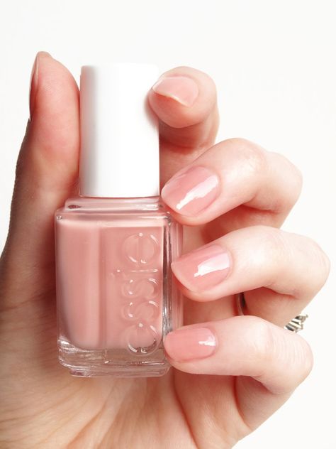 Et le vernis de la mariée sera... Not Just a Pretty Face de Essie | Beauty & Gibberish Sheer Nail Polish, Sheer Nails, 2023 Nails, Makeup Nails Designs, Nails Art Designs, Nude Nail Designs, Nail Polish Art, Style 2023, Essie Nail Polish