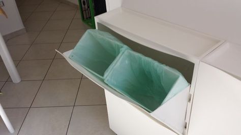 Cubo de basura con el Ikea Zapatero Trones / Paso 4: Doblar y sujetar el contenedor - askix.com Trones Ikea, Ikea Shoe Rack, Ikea Trones, Ikea Shoe, Hack Ikea, Hacks Ikea, Diy Shoe Rack, Ikea Hack Ideas, Ikea Ideas