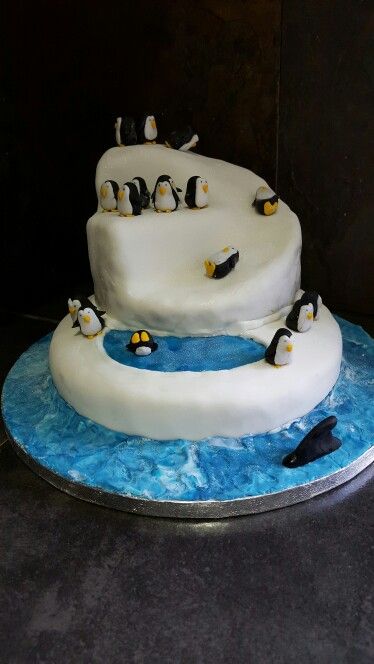 Penguin iceberg children's birthday cake Iceberg Cake, Arctic Animals Birthday Cake, Easy Penguin Cake, Gingerbread City, Cake Penguin, Birthday Cake Penguin, Penguin Wedding Cake, Adorable Penguins, Penguin Cake