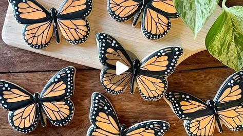 Monarch Butterfly Cookies, Butterfly Cookies Royal Icing, Tipless Piping Bags, Sunflower Cookies, Butterfly Baby Shower Theme, Buttercream Cake Designs, Butterfly Cookies, Food Decorating, Spring Baking