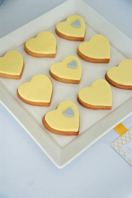 Beautiful heart cookies Tea Party Party, Sunshine Birthday Parties, Mouse A Cookie, Heart Cakes, Sunshine Birthday, Grey Tea, My Funny Valentine, Heart Cookies, Valentine Cookies