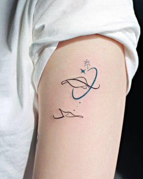 Hawaiian Sting Ray Tattoo, Minimalist Stingray Tattoo, Sting Ray Tattoo, Stingray Tattoos, Stingray Tattoo, Ray Tattoo, Sea Tattoo, Aquatic Creatures, Henna Ideas