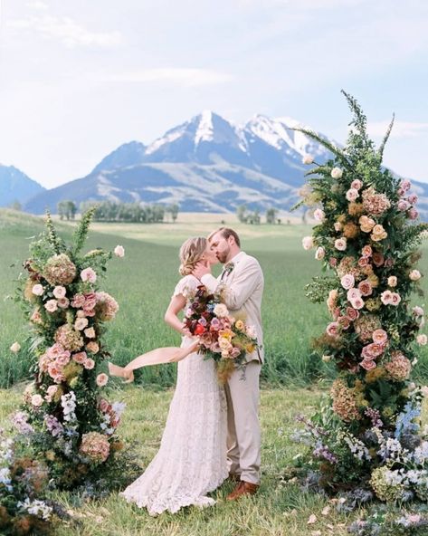 Diy Flower Pillars, Flower Arch For Wedding, Flowers Installation, Wedding Installations, Floral Arbor, Honeysuckle Flowers, Wedding Arbors, Jackson Hole Wedding, Arch Decor