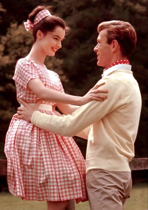 𝐑𝐞𝐬𝐭𝐨𝐫𝐞𝐝 𝐜𝐨𝐮𝐩𝐥𝐞 𝐢𝐧 𝐭𝐡𝐞 𝟏𝟗𝟔𝟎 #1960 #1960couples #aestheticcouples #couples1960 #Oldvintage 60s Aesthetic Couple, 1960s Romance, 1960 Couple, 1950s Couple Vintage Romance, 60s Couple Dancing, Housewife Dress, What Hurts The Most, Rocky Horror Picture Show, Rocky Horror Picture