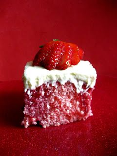 A Book to Chew on: Strawberry, STRAWBERRY, Poke Cake Duncan Hines Cake Mix Recipes, Strawberry Cake Mix Recipes, Strawberry Poke Cake, Strawberry Lemon Cake, Tasty Sweets, Strawberry Poke Cakes, Sweets Ideas, Jello Cake, Dump Cakes