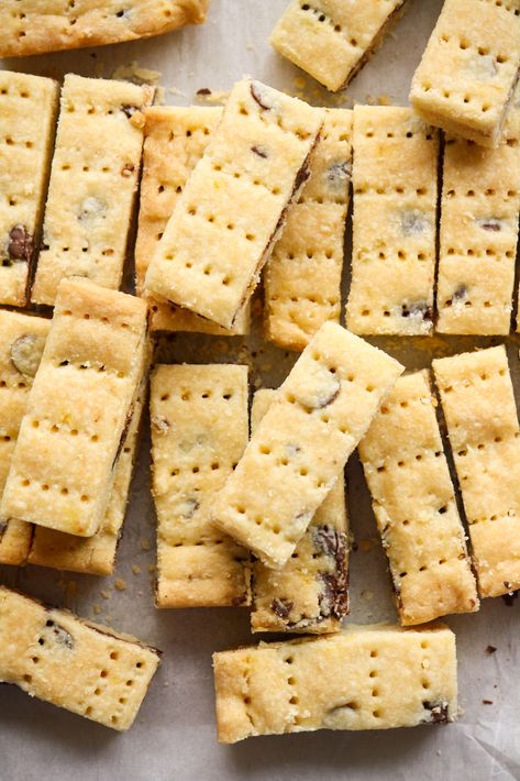 Chocolate & Orange Shortbread Biscuits Chocolate Orange Shortbread, Orange Shortbread, Shortbread Recipe, Shortbread Biscuits, Buttery Shortbread, Shortbread Bars, Paris Brest, Shortbread Recipes, Orange Zest