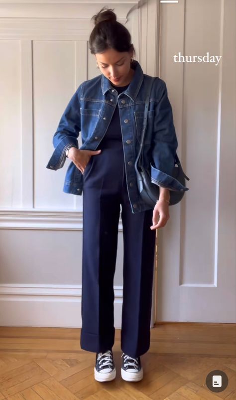 Navy Trousers Outfit Women, Casual Chic Outfits, Trouser Outfit, Denim Jacket Outfit, Outfits With Converse, Casual Chic Outfit, Casual Work Outfits, Mode Inspo, Fall Fashion Outfits