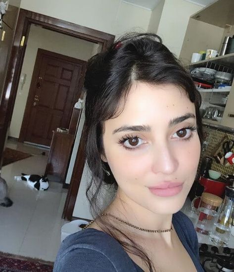 Melike İpek Yalova hakkında bilmeniz gereken 3 şey! #melikeipekyalova Terra Amara, Pretty Makeup, Pretty Face, Food Videos, Art Girl, My Girl, Anime Art, Hollywood, Actors