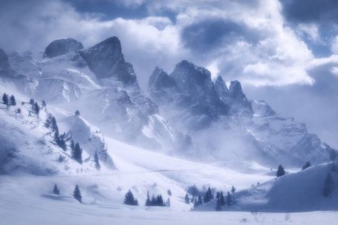 Fantasy Snow Landscape, Snow Storm Aesthetic, Storm Aesthetic, Icewind Dale, Mountain Aesthetic, Mountains Aesthetic, Rpg Map, Winter Mountain, Splash Art