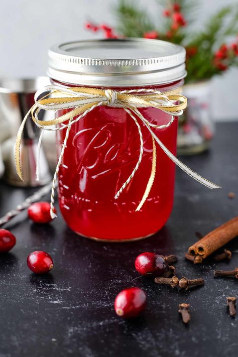 Cranberry Simple Syrup, Simple Syrup Recipe, Hot Winter Drinks, Syrup Recipes, Christmas Simple, Diy Cocktails, Simple Syrup Recipes, Mulling Spices, Cranberry Cocktail