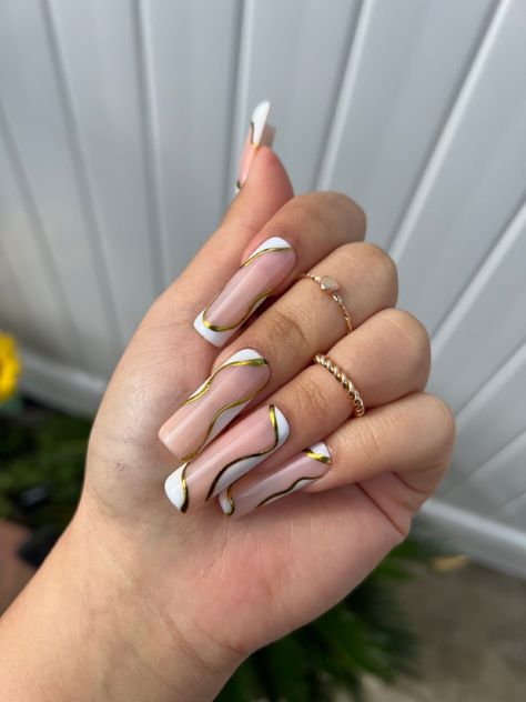 White And Gold Nails, Gold Chrome Nails, Chrome Nail Art, Drip Nails, Gold Chrome, Chic Nails, Chrome Nails, Gold Nails, Christmas Nails