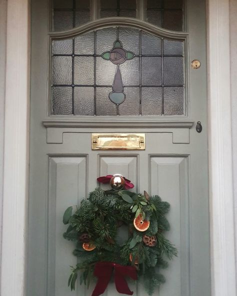 Farrow and ball pigeon painted 1930s front door. Christmas wreath Farrow And Ball Front Door Colours, 1930s Front Door, Farrow And Ball Pigeon, Neutral Paint Colors Benjamin Moore, Front Door Christmas Wreath, Cottage Front Doors, House Renovation Projects, Front Door Christmas, Front Door Paint Colors