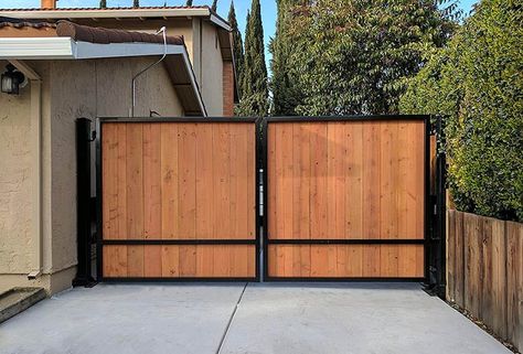 Wood and metal security gate Metal And Wood Gates Driveway, Driveway Gate Ideas, Metal Gate Door, Driveway Gate Diy, Rv Gate, Wooden Gate Designs, Wood Gates Driveway, Wood Fence Gates, Gates Driveway