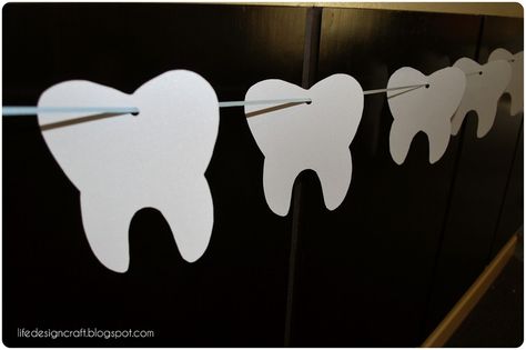 Great decorations for a dental office or dental school graduation party. Dental Party, Dental Hygiene Graduation, Dental School Graduation, Dentist Day, Open House Parties, Dental World, Dental Hygiene School, Graduation Open Houses, Dental Office Decor