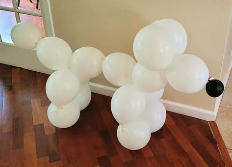 Puppy Balloon Arch, Balloon Dog Birthday Party, Dog Balloon Arch, Puppy Pawty Balloon Garland, Balloon Dog Party Theme, Puppy Balloons, Paw Print Balloons, Gold Balloon Dog Decor, Ballon Dog Decor