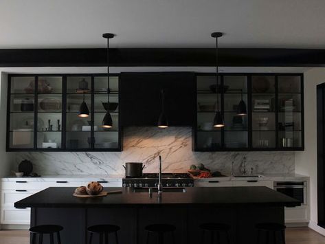 Nicole Hollis, Black Modern Kitchen, Marble Backsplash Kitchen, Moody Kitchen, Modern Kitchen Lighting, Couple Room, Kabinet Dapur, Timeless Kitchen, Kitchen Marble