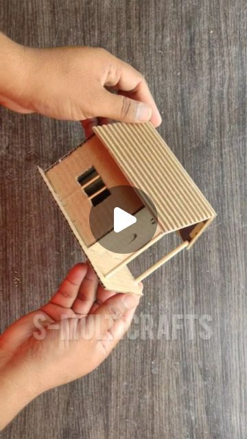 Craft With Cardboard, Cardboard Houses For Kids, Carton House, Cardboard Box Houses, Home Making, Burlap Crafts, Box Houses, Cardboard Crafts, Recycled Crafts