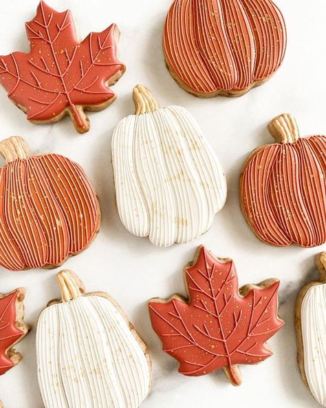 Pumpkin Cookies Decorated, Christmas Pastries, Flooding Cookies, Pumpkin Sugar Cookies, Royal Iced Cookies, Leaf Cookies, Sugar Cookie Royal Icing, Thanksgiving Cookies, Spring Cookies