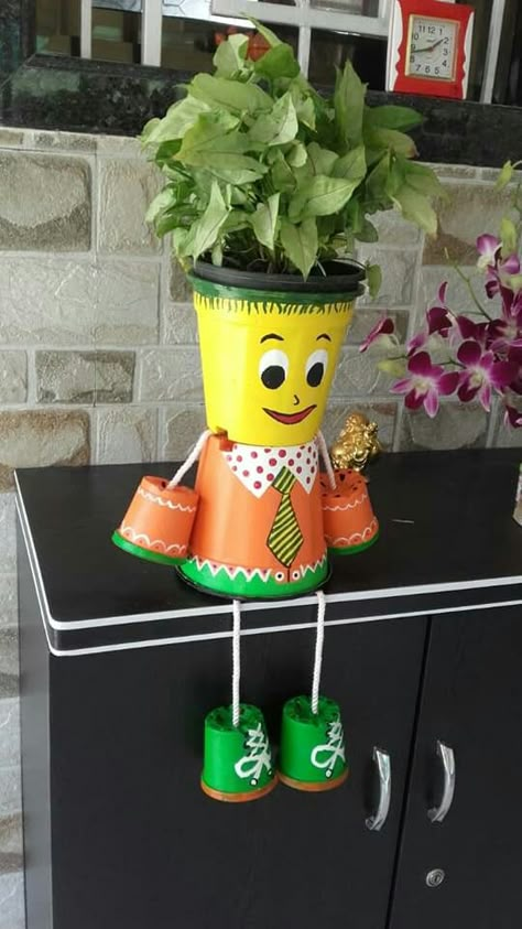 Best Out Of Waste Ideas For Competition, Clay Krishna, Plant Pots Crafts, Plastic Bottle Crafts Diy, Hanging Craft Ideas, Pot Art, Flower Pot Design, Painted Pots Diy, Plant Pot Decoration