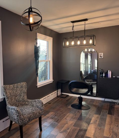 Somerville, New Jersey 📍 @spellboundhairstudionj is hiring! ✨ Spellbound salon is a small, intimate, 2 chair salon. Looking for someone who is ✨honest, loyal, fun ✨light hearted ✨loves their craft, ✨comfortable working in a small independent setting If this sounds like the perfect hairstylist opportunity for you or someone you know, discover more information on our job board. Dítē - the ultimate career platform. #salonshiring #salonjobs #saloncareers #salonowner #independenthairstylis... Small Salon, Suite Ideas, Salon Owners, Salon Ideas, Job Board, Looking For Someone, Sounds Like, Job Search, New Jersey