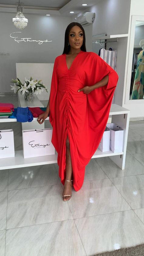 Heaven Video, Bubu Gown Styles, Wedding Outfit Guest, Summer Wedding Outfit, Kaftan Designs, Mode Kimono, Short African Dresses, African Maxi Dresses, African Fashion Traditional