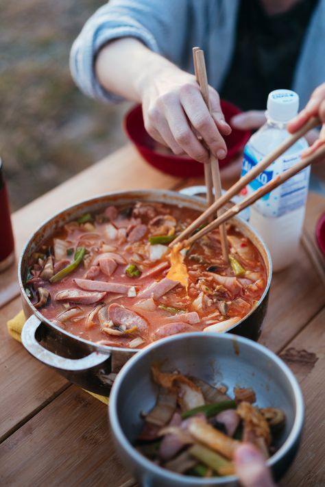 Easy Camp Korean Army Stew, Budae Jjigae — gondirtin - Outdoor Cooking, Overlanding, & Camping Korean Camping Food, Camping Meat, Army Stew Recipe, Korean Camping, Camping Stew, Korean Army Stew, Overlanding Camping, Budae Jjigae, Campfire Stew