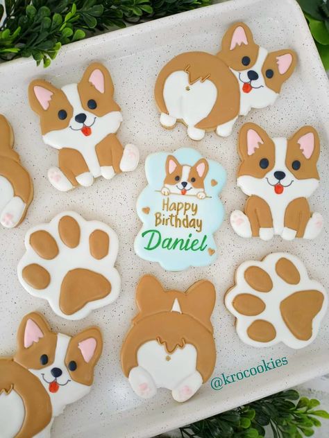 Dog Cookies Royal Icing, Dog Cookies Decorated Royal Icing, Dog Royal Icing Cookies, Corgi Cookies Decorated, Goldendoodle Cookies Decorated, Puppy Decorated Cookies, Corgi Cookies, Dog Theme Cookies Decorated, Corgi Birthday