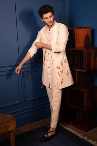 Indowestern Outfits For Men, Traditional Indian Mens Clothing, India Fashion Men, Ethenic Wear, Peach Jacket, Mens Indian Wear, Wedding Kurta For Men, Indian Groom Wear, Wedding Dresses Men Indian