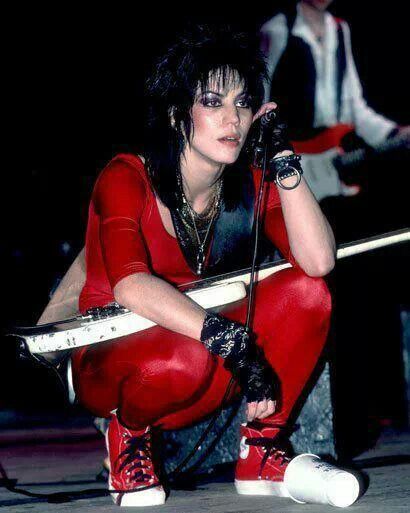 This is a cool shot of Joan Jett. #music #singer #guitarist #joanjett #rock http://www.pinterest.com/TheHitman14/musician-female-faves/ Jewel Singer, Courtney Laplante, Sandy West, Look 80s, Lita Ford, Women Of Rock, Guitar Girl, Musica Rock, Riot Grrrl