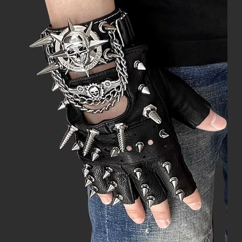 Punk Gloves, Punk Style Outfits, Gloves Motorcycle, Goth Outfit, Alt Outfits, Black Leather Gloves, Estilo Punk, Skull Fashion, Punk Outfits