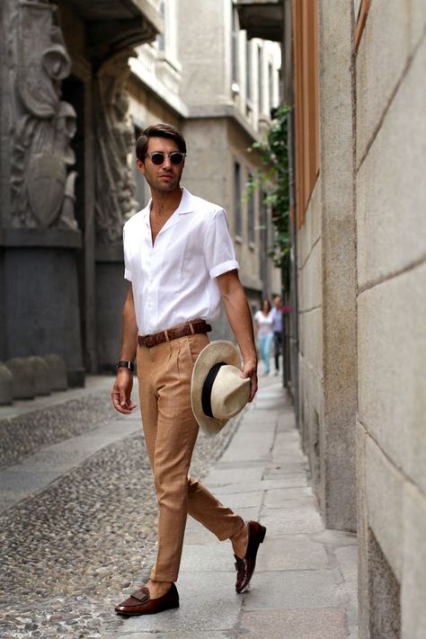 stylish-and-light-men-summer-work-outfits-16 Gentleman Jewelry, Men Work Outfits, White Short Sleeve Shirt, Cheap Clothing, Mens Fashion Blog, Summer Work Outfits, Cooler Look, Male Fashion, Mens Fashion Summer