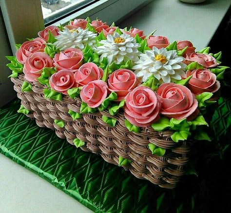 Canasta de flores Cake Decorating Roses, Basket Weave Cake, Flower Basket Cake, Tårta Design, Cake Basket, Cake Decorating Flowers, Flower Cakes, Buttercream Cakes, Kue Ulang Tahun