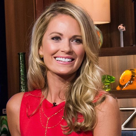 How does Cameran Eubanks from Southern Charm keep her skin looking so radiant? Check out my blog post for her skin care and makeup routines. Understated Makeup, Cameran Eubanks, Makeup Routines, Skin Care And Makeup, Korean Beauty Secrets, Skin Care Routine For 20s, Favorite Makeup, Fake Tan, Moisturizing Body Wash