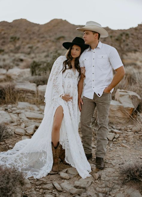 Country Maternity Photography, Desert Maternity Shoot, Country Maternity Photos, Desert Maternity Photos, Country Maternity, Boho Maternity Photos, Pregnacy Fashion, Vestidos Para Baby Shower, Maternity Shoot Outfit