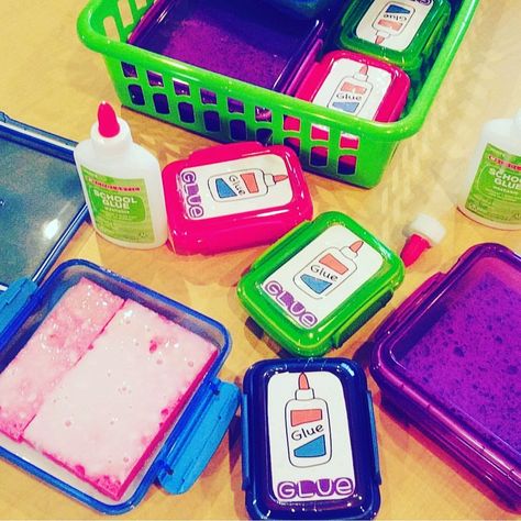 Can’t get enough of these lock top lid containers!! 💚💚💚 @perfectlypurpleclassroom uses them to store glue sponges!! Use the affiliate link… Paint Containers, Glue Sponge, Literacy Classroom, Sponge Paint, Classroom Tips, Sponge Painting, How To Store, Early Literacy, Teacher Stuff